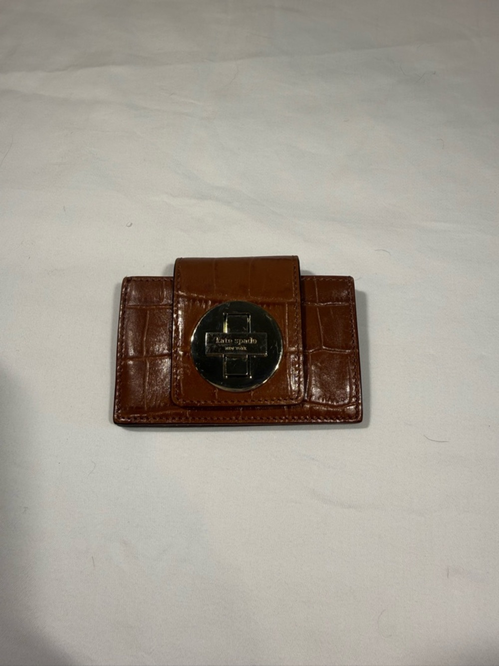 kate spade brown croc-embossed leather card wallet with logo medallion